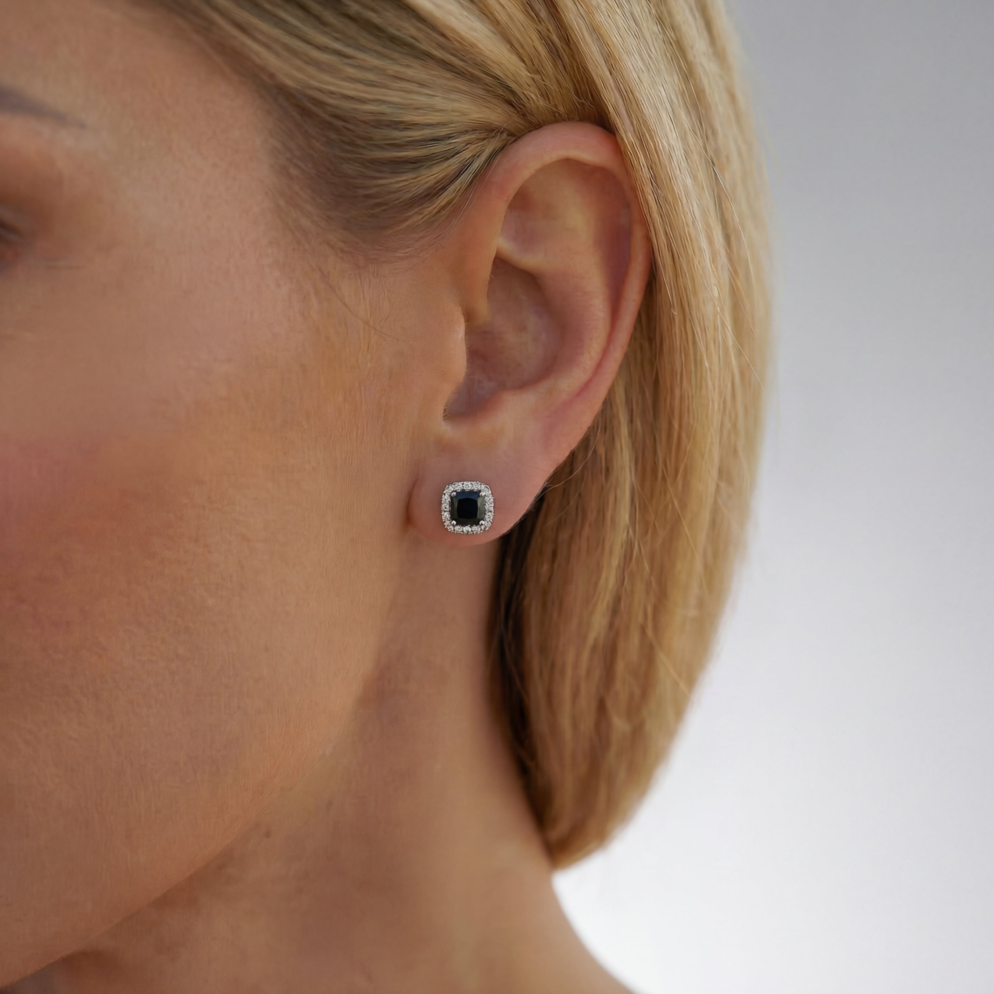 Lia black Stud Earrings