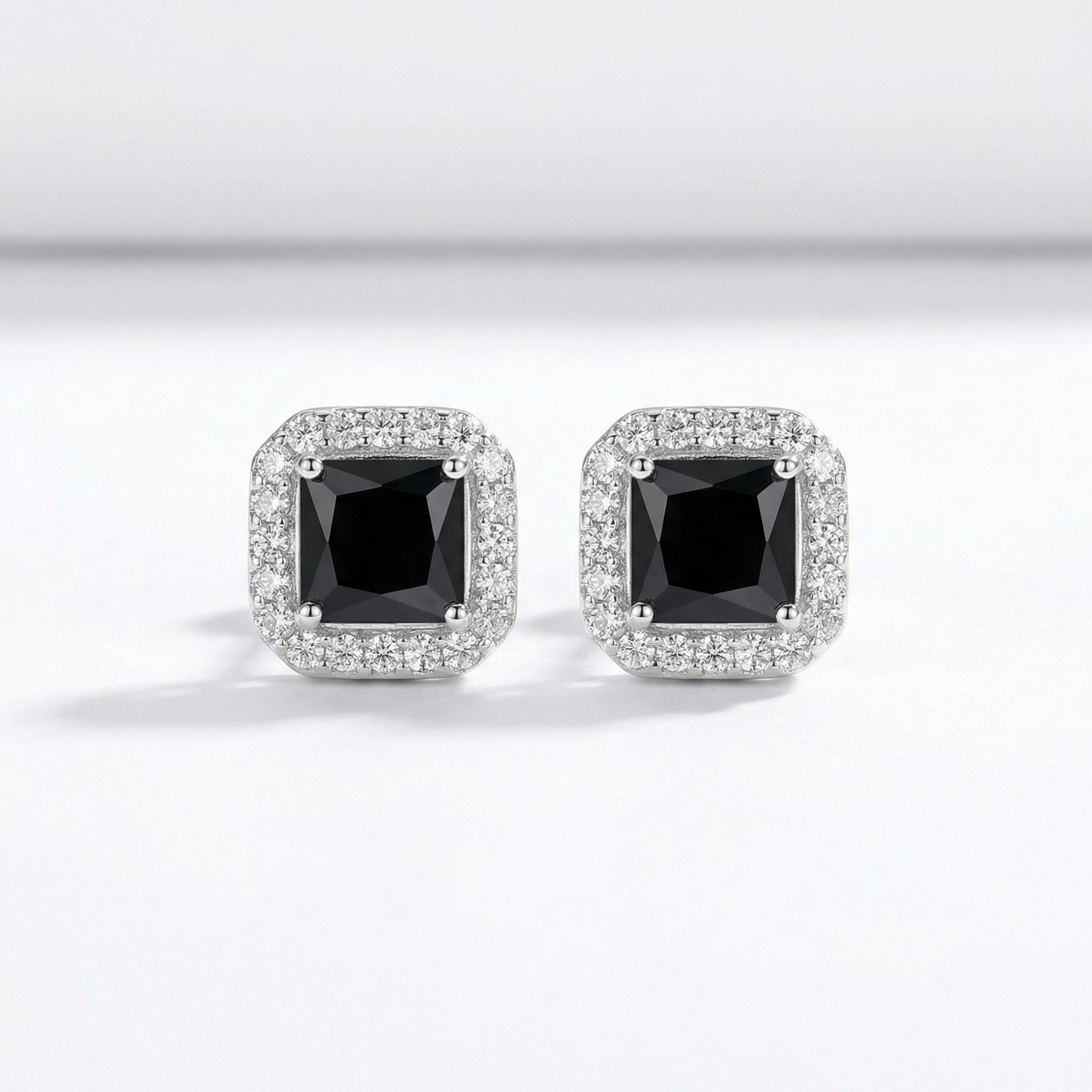 Lia black Stud Earrings